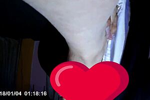 Madura latina recibe lecciones de masturbaci�n de un jovencito y se lo folla