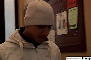 毛逼老奶奶被狠操，硬干骚穴！