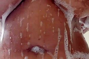 Stayrichgirl shows big tits and ass during rich bath time update in December 2024.