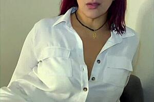 Esta madura espera entrar a la pol�tica usando su trasero y tetas