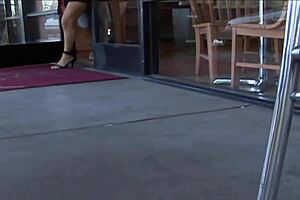 Sexy MILF Meeting Ends in Bed with Deepthroat