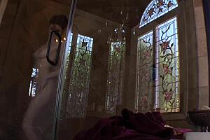 Faye Reagan loves Victoria Valentino's kittens.