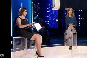 Bianca Super Sexy Mature Lady Shows Her Legs