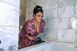 Is Maxine X Squirting In Her Bubble Bath?