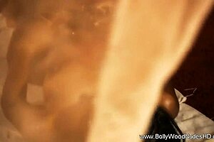 i saw this indian milf getting clean in the tub