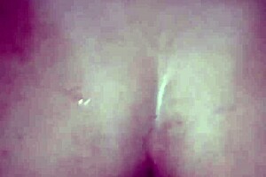 madrasta obediente fica de quatro pra mostrar buceta molhada e cuzinho arregaçado.