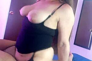 sexo total en hd con la vaquera sexy valery s�enz la mejor madrastra con medias hardcore y el co�o apretado lo hace correrse dentro