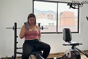 He sneaks into the gym to masturbate while chatting with his secret lover.