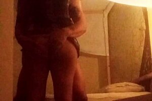 Hermanastra virgen coge con hermanastro en hotel