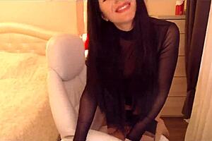 i'm tamarra roman, spending time talking and teasing in stockings with striptease moves