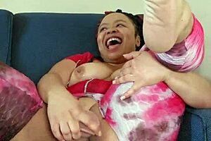 she just ripped her leggings open to let that squirt happen all over