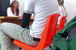maestra mexicana pone examen extraordinario a estudiantes en salon