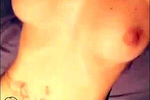 Snapping dirty flashing moments and wild outdoor sex adventures. 📸🔥