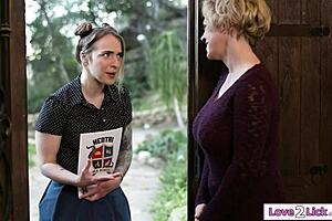 fan girl licks milf voice actress of her favorite character