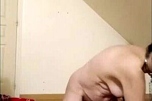 Hey esclave F, ready to be the bonniche in bas et talons for some bound maid action?