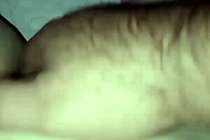 Schiaffeggiata veloce sulla fica hits hard