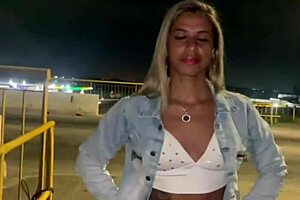 Hey, esposa, you ready for amateur sex with corno watching us rub and suck in public?