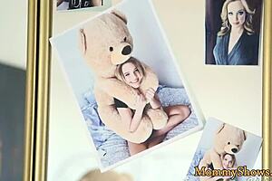 BIG TITS MILF QUEENING CUTE STEPDAUGHTER IN LESBIAN ACTION!