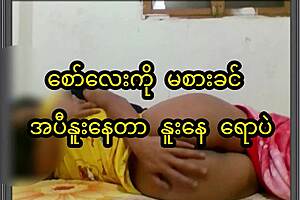 Asian couple licking and sucking each other in real homemade 69 with sexy teen and old mature action 😘👅