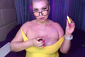 hot russian married slut aimeeparadise performs as webcam mommy with kinky milf blowjob and tits