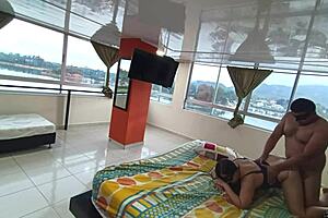 De Viaje Con La Esposa De Mi Jefe Nos Toc� Compartir La Cama Y Le Deje Toda Mi Leche Adentro En El Hotel 1-2 Fullonxred