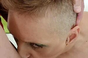 जर्मन रंडी मिल्फ सैंड्रा इतना इंटेंस ब्लोजॉब और फेसफक क्यों देती है