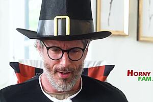 Let's fuck quick before thanksgiving family feast! 🦃