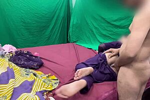 Whoa, this 9 months pregnant wife gets fucked hard with big cock in homemade amateur quickie!