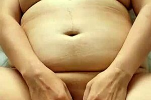 Big Ass Bbw Mature Asian Masturbates With Shaved Pussy