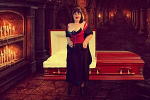 Granny Vampyra gets FINGER stimulation and BAT licking to climax by familiar