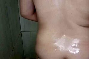 I love passing oil all over my hot brazilian body as an amateur milf with a big ass dancing solo in portuguese style