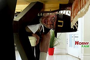 Let's fuck quick before thanksgiving family feast! 🦃