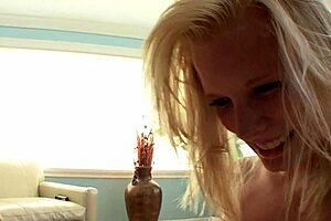 18 Teen Girl Elaina Raye Gets Pussy Eaten