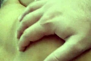 Skinning the married bitch's pussy with huge cock