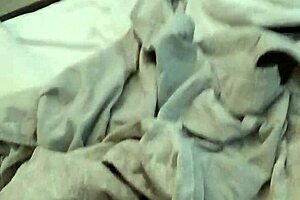 Skinning the married bitch's pussy with huge cock