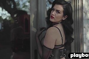 Check out my big ass and curvy body posing in sexy lingerie, Dizzy MsLizzyy