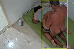 Camera escondida catches wife cheating on husband with neighbor in big tits cum action. 😱🍑