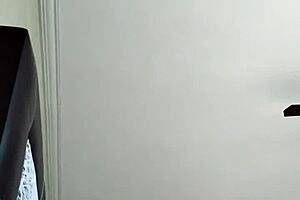 i'm fucking so good in the motel with my lover hidden from view