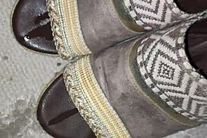 i can't believe i just came all over my step mom's sexy heels while thinking of her as mommy