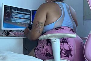 gaming session turns embarrassing for curvy latina with big ass in leggings during online play