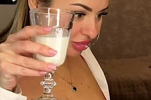Milf Huge Tits Pouring Milk! Lick Off My Big Natural Boobs Now.