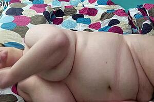 Hey, watch this sexy bbw reaching orgasm with her vibrator! 🔥💦