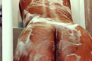 Come watch my big tits ebony bbw body in this motel shower preview