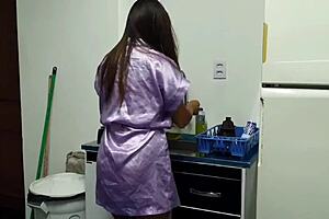 Levantei E Fui Fazer O Café E Na Cozinha Fiquei Feliz