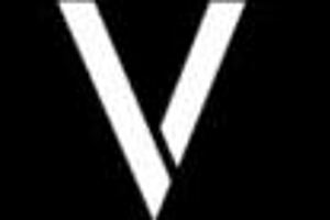 This big ass teen and milf lick pussy so hot on the bed!