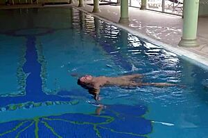 Hey, how does Hungarian naked Sazan Cheharda tease while swimming underwater?