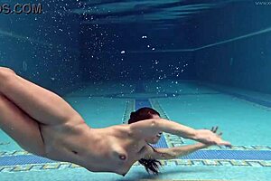 Hey, how does Hungarian naked Sazan Cheharda tease while swimming underwater?