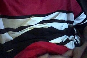 Punheta rapidinha no estacionamento do mercado