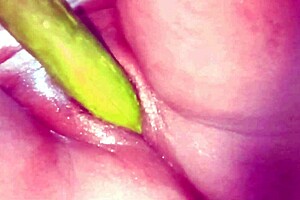 Desi bhabhi applies oil to tight pussy for hardcore fucking with big cock today