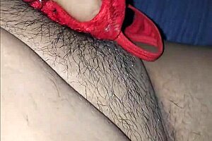 La mama de mi mejor amigo catches me masturbating with her threads and joins in taboo fun.